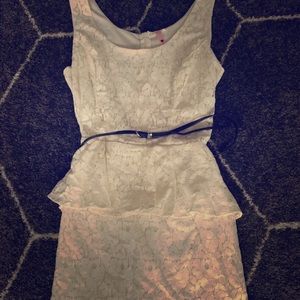 💛NWOT Lace Cream Dress with Belt